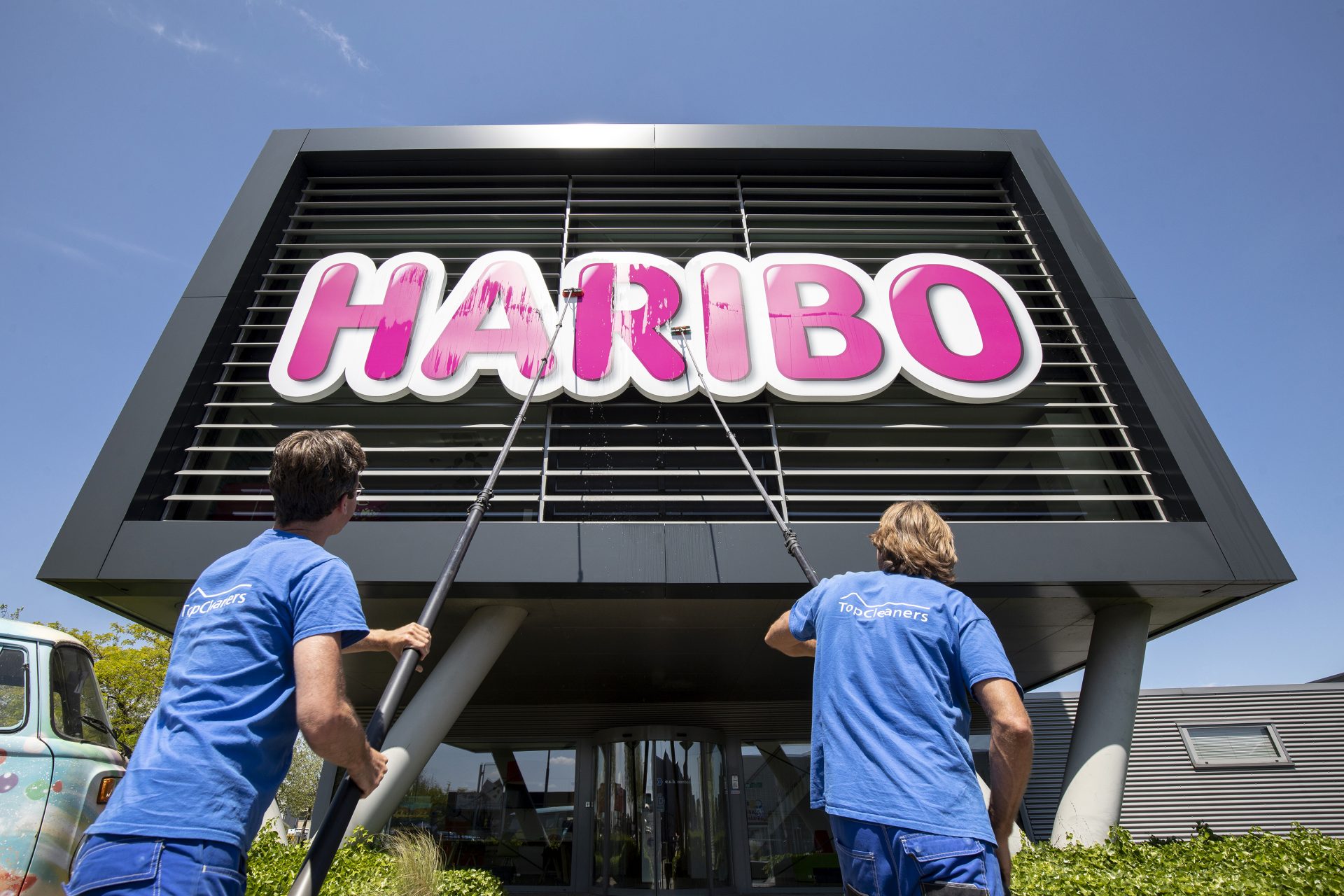 Glazenwasser van schoonmaakbedrijf TopCleaners